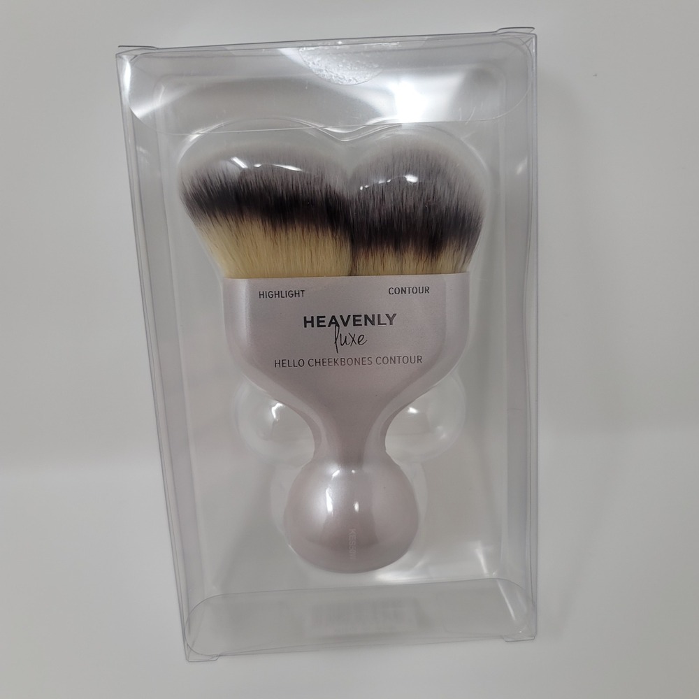 IT Cosmetics Heavenly Luxe Hello Cheekbones Highlight Contour Makeup Brush No 19